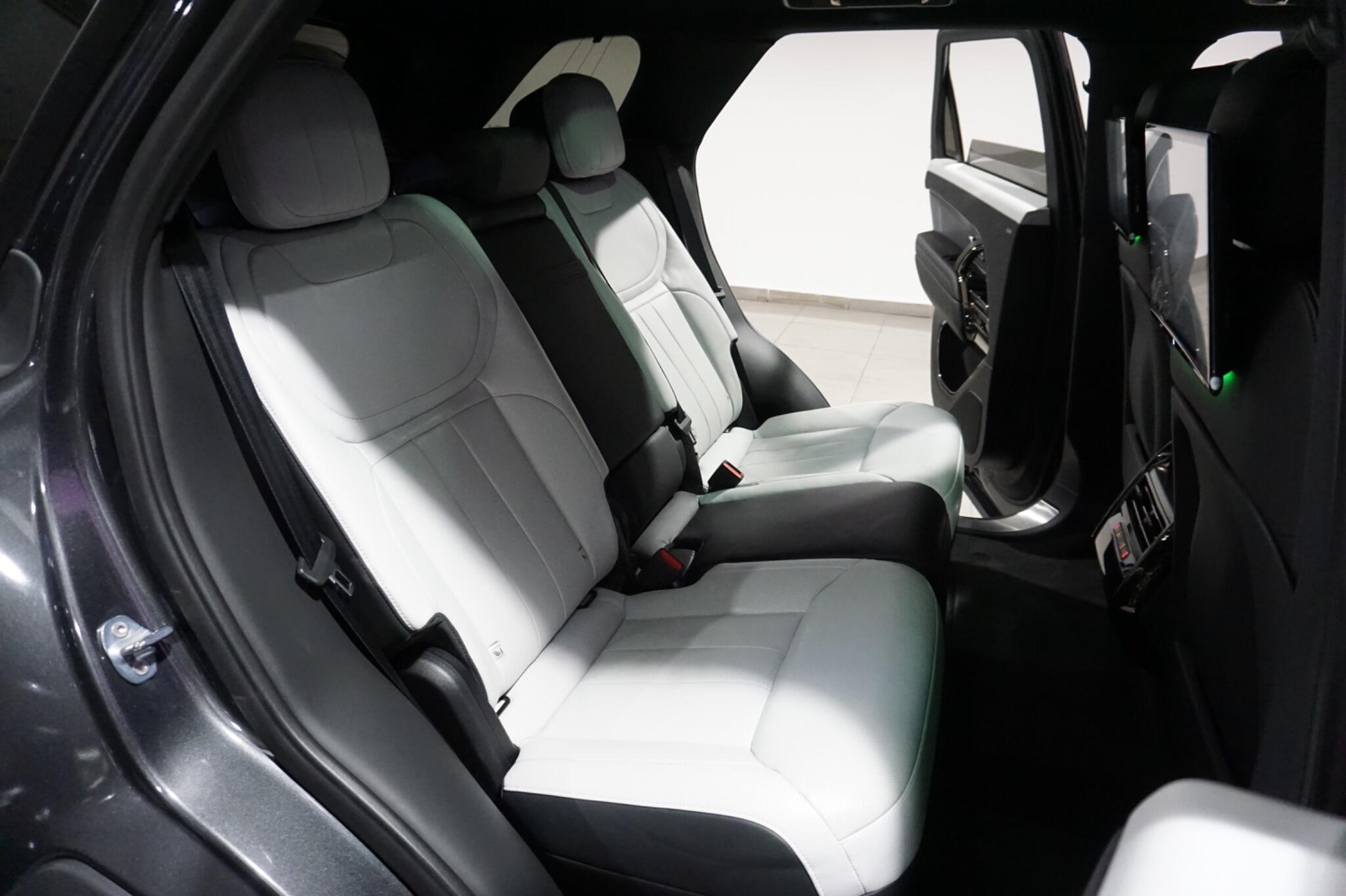 Land Rover Range Rover Sport 3.0 D300 MHEV Dynamic SE SUV 5dr Diesel Auto 4WD Euro 6 (s/s) (300 ps)